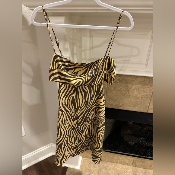 Tiger print Cut Out Dress - Picture 3 of 13